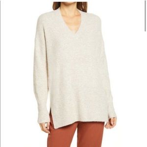 Halogen soft beige/tan v neck sweater